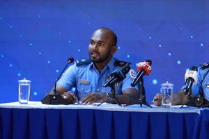 ވިނަރެސް ފްލެޓު ގަތް ފުލުހުންގެ މައްސަލައެއް އޮތްތޯ ބަލަނީ