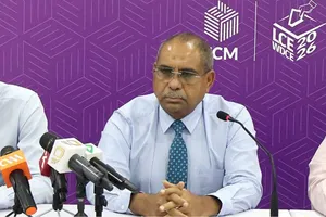 އިރުއޮއްސުނުފަހުން ރައީސް ކެމްޕޭން ކުރެއްވި މައްސަލަ ބަލާނަން: އީސީ