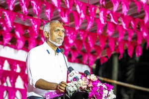 ގޭންގުތަކާ ގުޅުން އޮންނަ ވާހަކަ ދޮގުކޮށް، މަގާމުތައް ކަނޑަނާޅާ ކަމަށް މުއިއްޒު ވިދާޅުވެއްޖެ