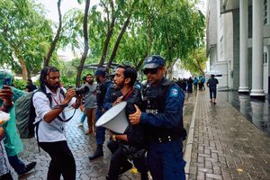 ނޫސްވެރިން ހައްޔަރު ނުކުރާ ކަމަށް ބުނެ ފުލުހުން ދޮގު ހަދަނީ 