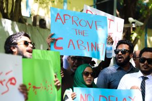 "ވަޒީރުންގެ ދިފާއުގައި ކުރި މުޒާހަރާގައި ގޭންގުތައް ބައިވެރިވި"