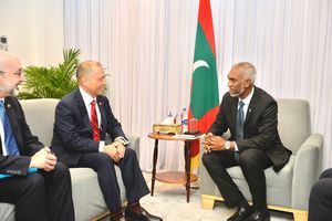 ސިޑްސްގައި ބައިވެރިވި ދިވެހި ވަފުދާއެކު އެމެރިކާ ސަފީރު