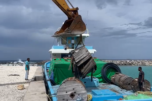 ކުމުންދޫގައި ހުރި ކޭބަލްތަކެއް ރަށުން ގެންދިޔުމުން ހޫނުވެއްޖެ