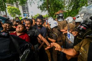 ސްރީލަންކާގެ ކެބިނެޓް ފުޅާ ކުރި އިރު ފިނޭންސް މިނިސްޓަރެއް ނެތް