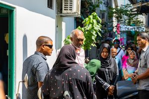 "ރައްޔިތުން ކުރިމައްޗަށް ނުކުމެ ވާހަކަ ދައްކަންވާނީ ތެދު ބަހުން"