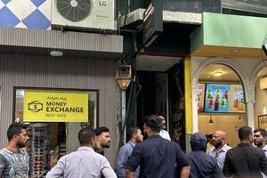 ވެއްޓުނީ 9 ވަނަ ފްލޯގެ ސިޑިގޮޅިން، ހާލު ސީރިއަސް