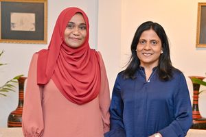 ހުލާސާކޮށް އިއްޔެ: ފަޒުނާ އާއި ސާޖިދާގެ ބައްދަލުވުން