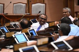 ސަރުކާރުން ވިޔަފާރިކުރާތީ އާޒިމްގެ ބޮޑެތި ފާޑުކިޔުންތަކެއް!