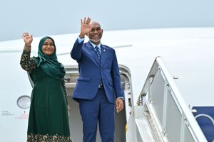 މުއިއްޒުގެ ދެ ކަނބަލުން ނުރަސްމީ ދަތުރެއްގައި ސިންގަޕޫރަށް