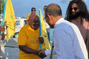 ތިނަދޫއިން ނަޝީދަށް ހޫނު މަރުހަބާއެއް 