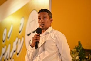 ފުވައްމުލަކު މޭޔަރު ރައީސް ސޯލިހަށް ދެއްވީ އޭ ޕްލަސް ރިޕޯޓެއް
