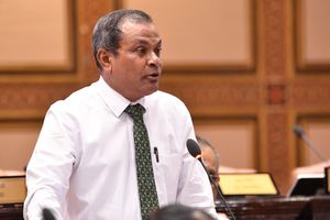 ސައިކަލުގައި "ފިލި" ކަމުގެ ތުހުމަތުގައި އާމިރު ހައްޔަރުކޮށްފި 