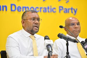 ޝިމަން އާއި މަހްޒޫމް ވަގުތުން މިނިވަން ކުރުމަށް ގޮވާލައިފި