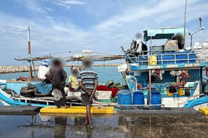 350 ކިލޯގެ ޑްރަގު ފެނުނު ބޯޓުގައި ތިބި ފަސް މީހުން ވެސް ޝަރީއަތް ނިމެންދެން ބަންދުކޮށްފި 