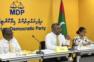 ލާމަރުކަޒީ ބިލު ތަސްދީގުނުކުރަން މުއިއްޒުއަށް ފައްޔާޒް ގޮވާލައްވައިިފި 