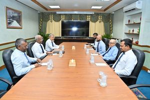 ހުލާސާކޮށް އިއްޔެ: ރައީސް ސޯލިހު އާއި މައުމޫނުގެ ބައްދަލުވުން