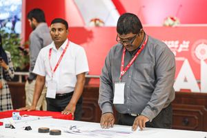 ކޮންގްރެސްގެ ގަރާރަށް ބަަހުސްކުރަން ވޯޓު ގުނުން މެދުކަނޑާލައިފި