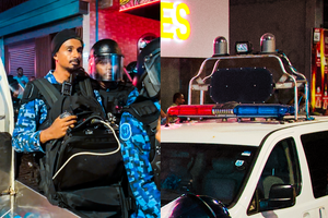 ފުލުހުން "ސޮނިކް ވެޕަން" ބޭނުން ކުރީ ގާނޫނާ ހިލާފަށް!