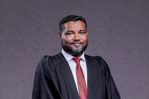 ހައިކޯޓު އިސްފަނޑިޔާރު ކަމަށް ފައިސަލް އައްޔަން ނުކޮށް ފަސް މަސް