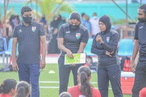 އަންހެން ޓީމުގެ ކޯޗިން ޓީމު އަންހެނުންނަށް ހާއްސަކުރަނީ