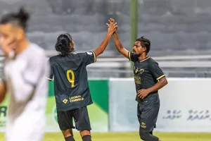 އީގަލްސް އާއި ގްރީން ސްޓްރީޓްސް އިން ޕޮއިންޓަކުން ފުއްދާލައިފި