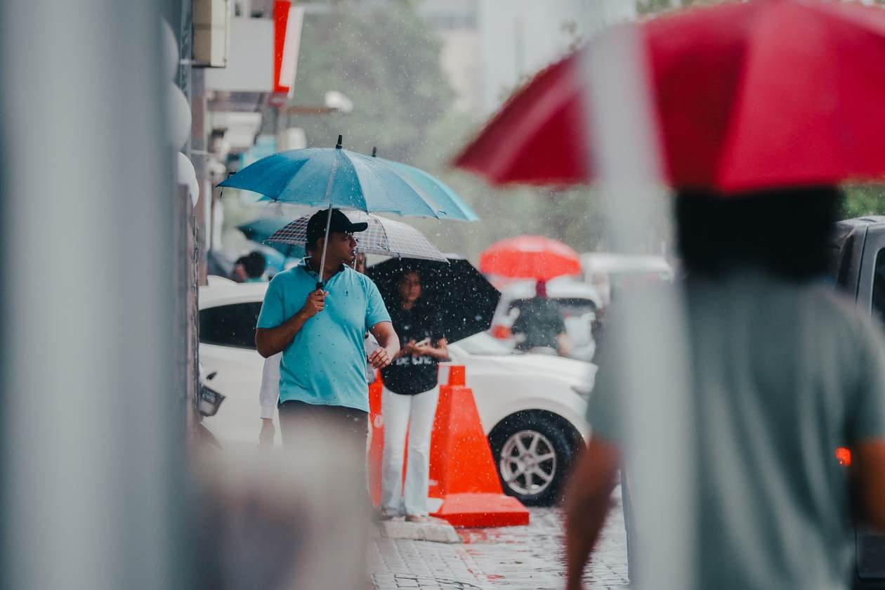 މިހާރު މާލެއަށް ކުރަމުންދާ ވިއްސާރައިގެ ތެރެއިން: ވިއްސާރައާ ގުޅިގެން މާލެ އާއި އުތުރުގެ ބައެއް އަތޮޅުތަކުގެ ސްކޫލުތައް ބަންދުކުރަން ވަނީ ނިންމާފަ --- ފޮޓޯ: މިރާޝް ނާޝިމް / އަދަދު