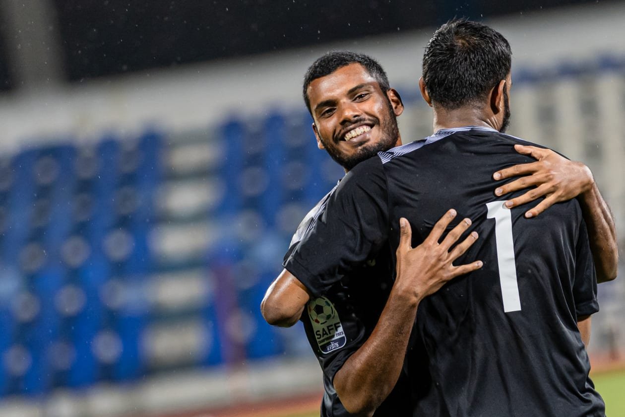 ޔޫވީން ރިލީސް ދިނުމުން ކީޕަރު ނާޖީ ނިއު ރޭޑިއަންޓަށް