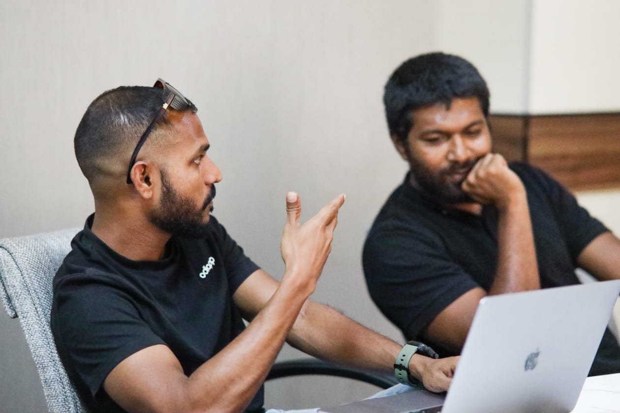 ކަނޑު ދަތުރުކުރުމުގެ ނިޒާމު ފޯނަށް ވެއްދި "އޮޑިއެޕް" ޒުވާނުން