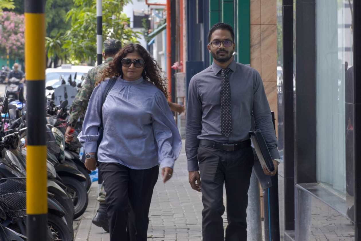 އަޒްމިރާލްދާ އަށް ތުހުމަތުކުރާ ސަބަބު ބުނެ ނުދެވުނު