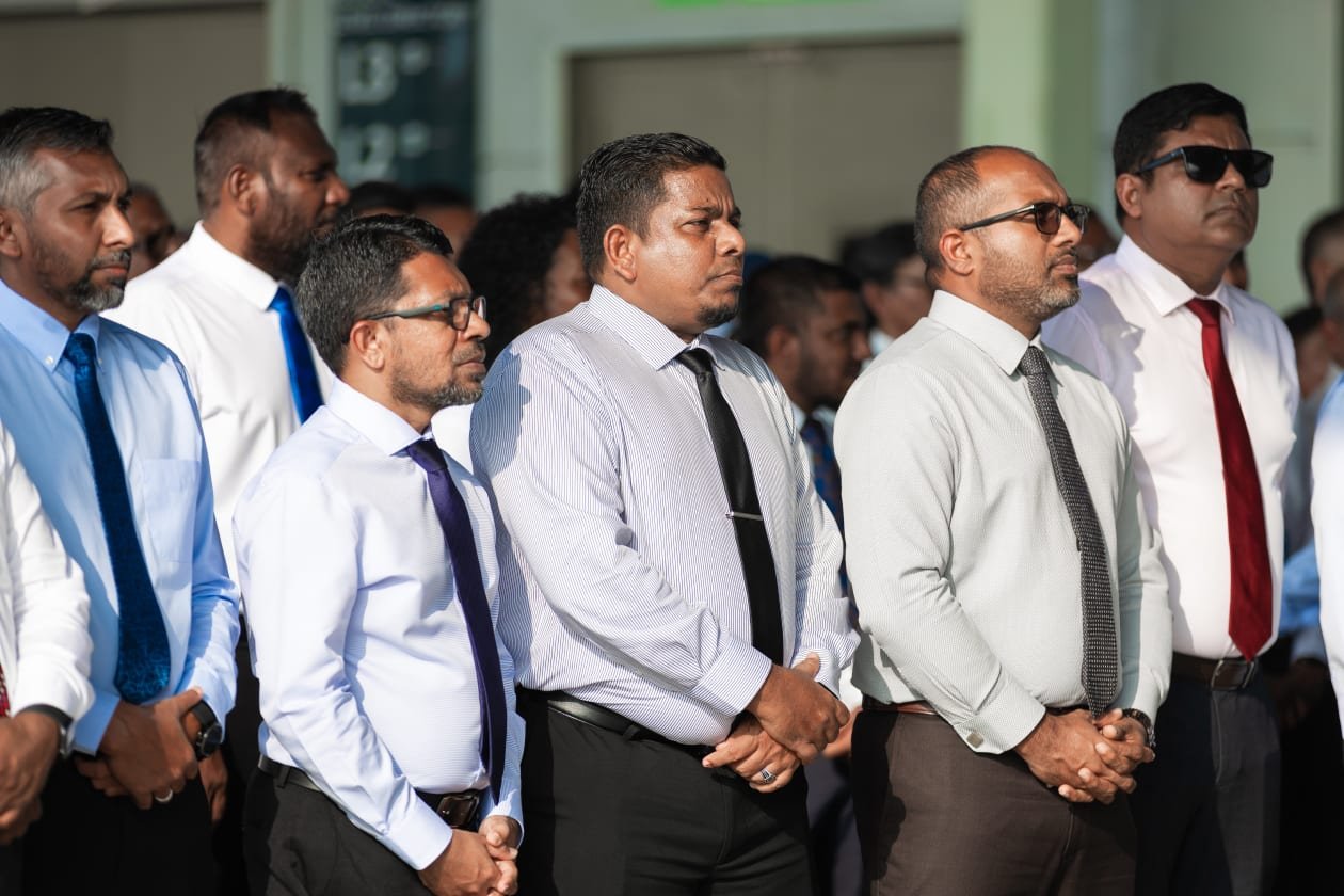 ހުލާސާކޮށް އިއްޔެ: ސިޔާސީ މަގާމުތަކުގެ އަދަދު ހިފެހެއްޓުން