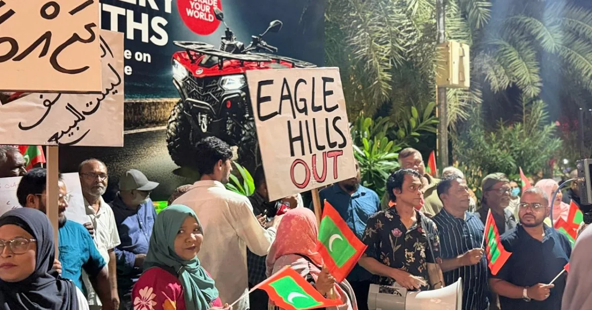 އޮކްޓޯބަރު 30، 2026 ގައި އާޓިފިޝަލް ބީޗް ކައިރީގައި ބޭއްވި އެއްވުމުގައި އަލީ ހުސައިން ވާހަކަ ދައްކަވަނީ. -- ފޮޓޯ: އިބްރާހިމް ނިޔާޒު/އެކްސް
