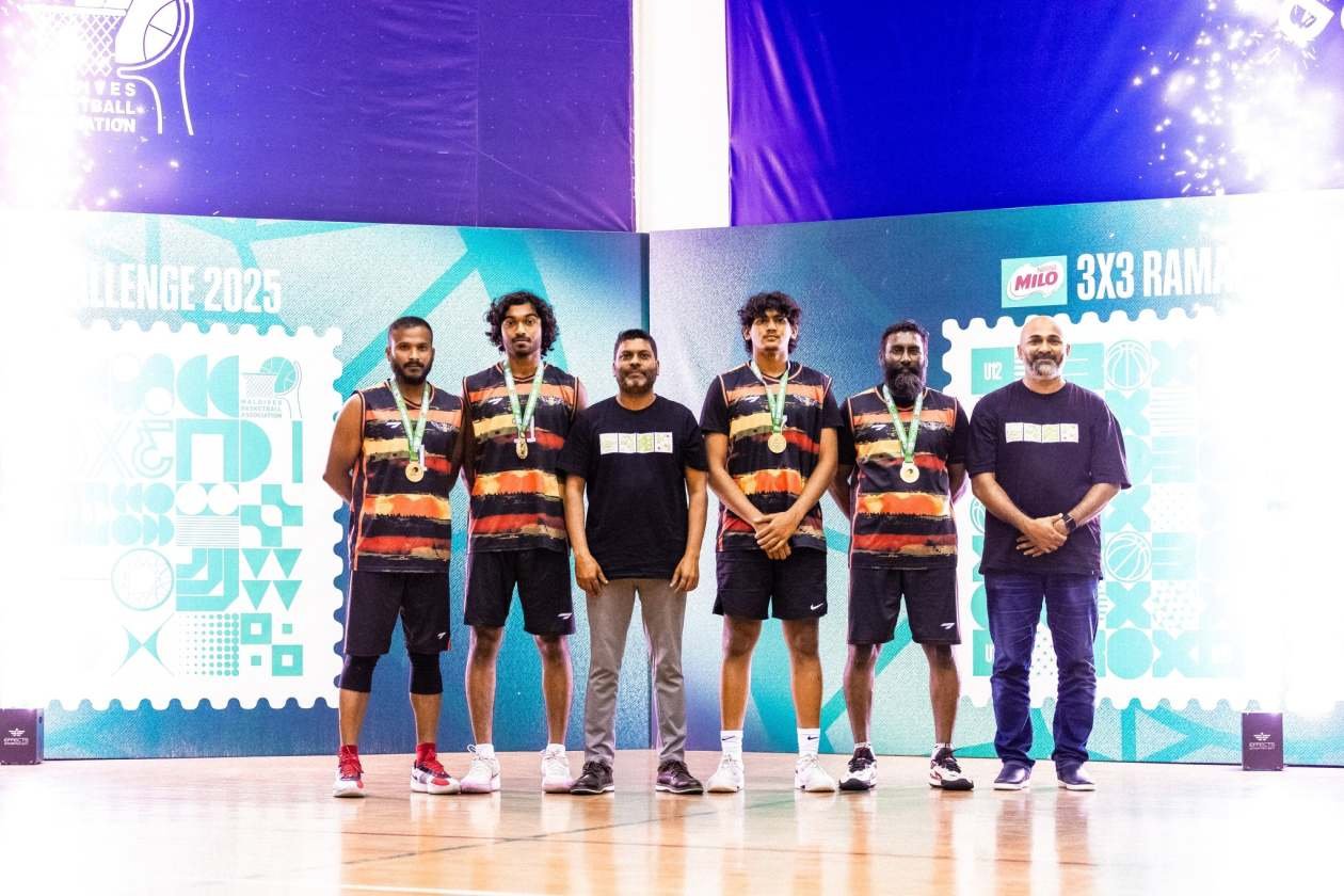ތުރީ އޮން ތުރީ ޗެމްޕިއަންކަން ދަ ގްރާންޑޭ އާއި ކުއީންސަށް 