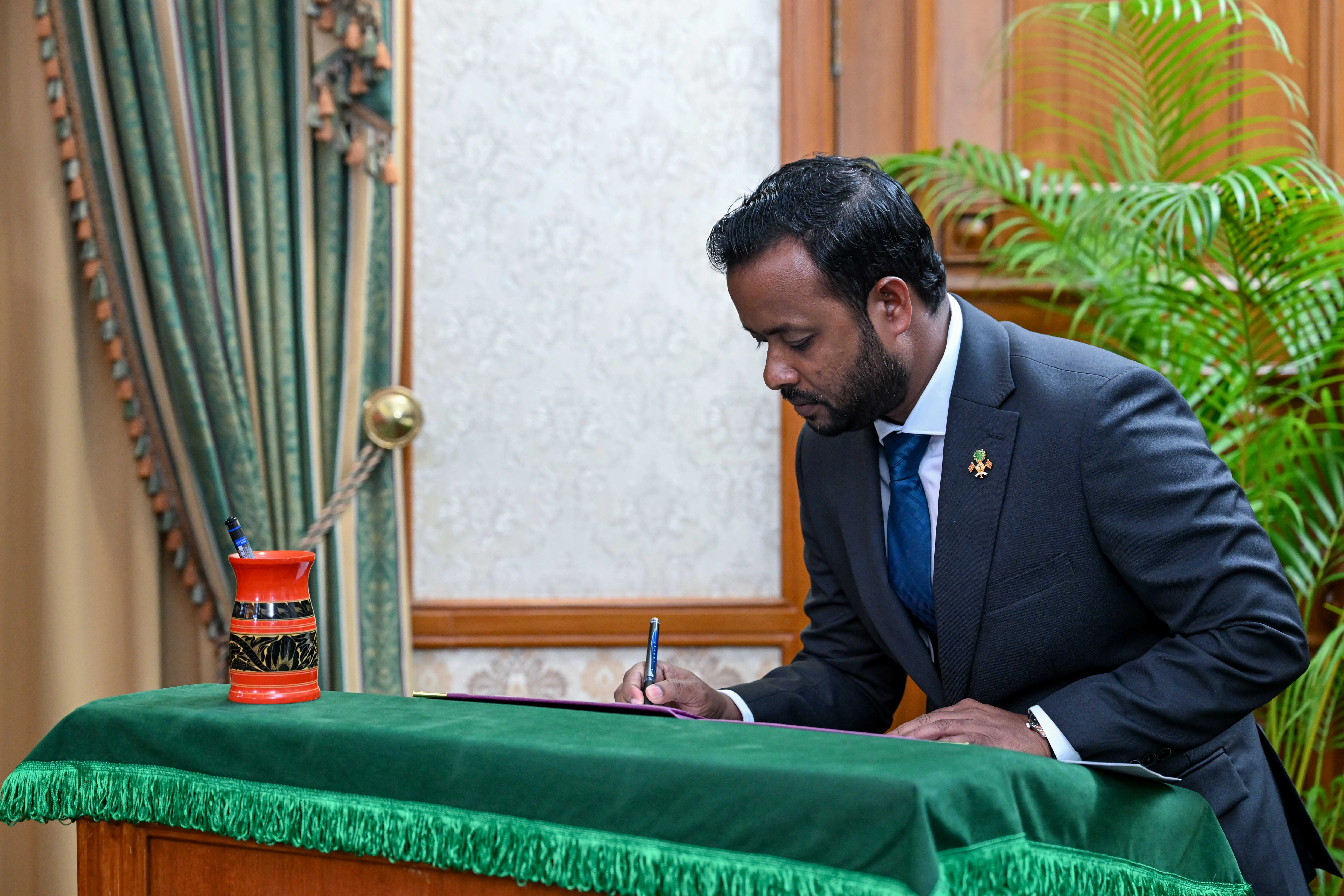 Minister of Infrastructure, Housing and Urban Development Dr. Abdulla Muththalib signs his letter of appointment.