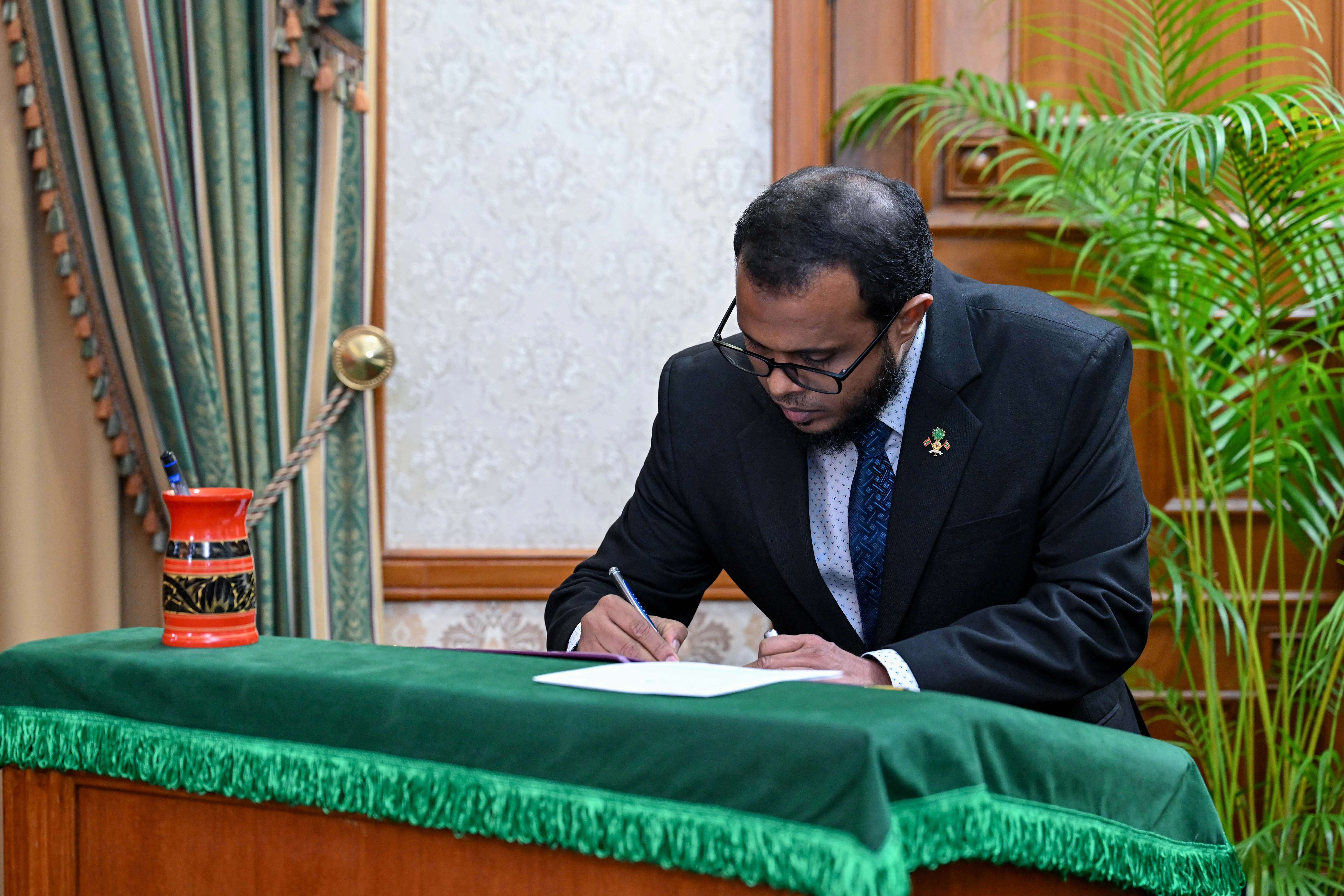 Minister of Climate Change, Environment and Energy, Ali Shareef, signs his letter of appointment.
