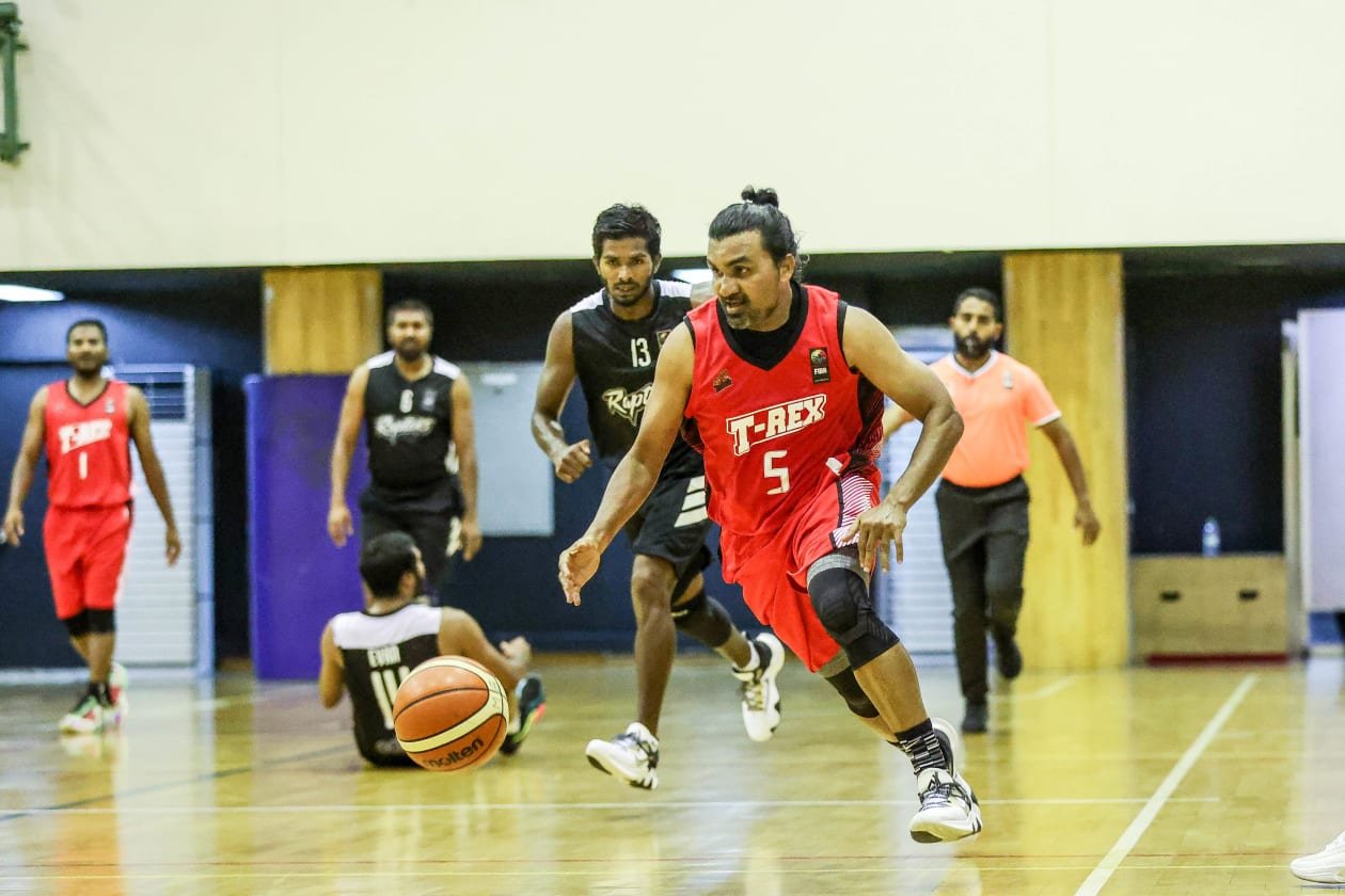 ފުރަތަމަ މޮޅު ޓީރެކްސް އާއި ރެޑްވިންގްސް އަށް