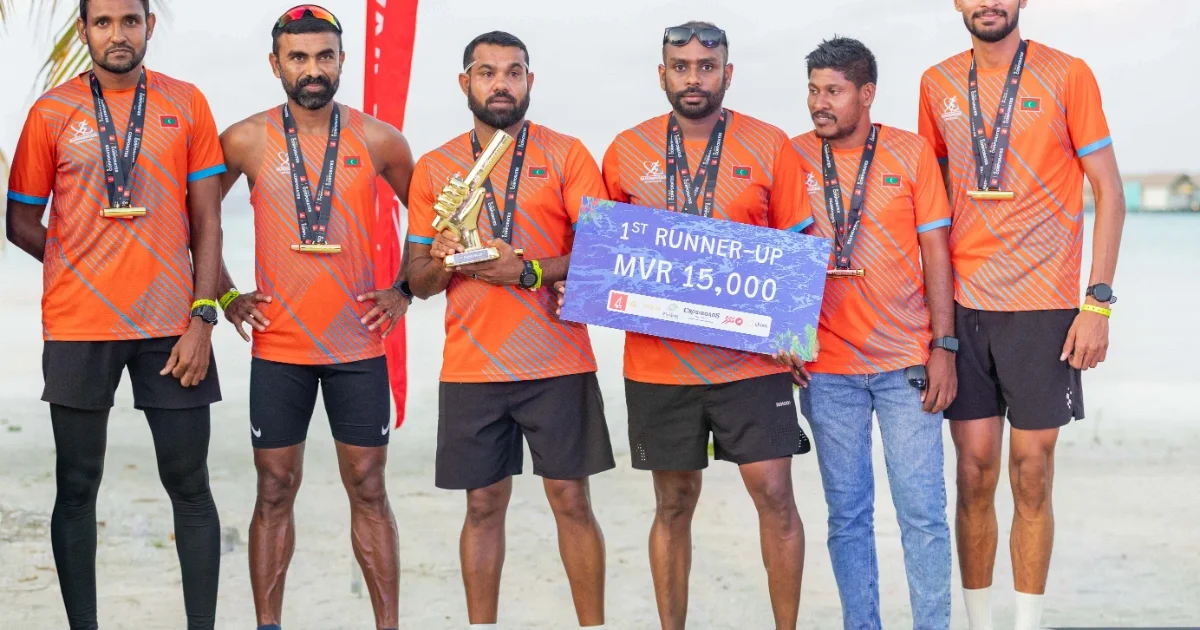 ބީއެމްއެލް ވީރަން - ކޯޕަރޭޓްސް ދުވުމުގެ ފިރިހެން ކެޓެގަރީން ފަސްޓް ރަނާއަޕް ހޯދި ޓީމު އިނާމާއި މެޑެލްއާއެކު -- ފޮޓޯ: މުހައްމަދު ޝަހުޒާން / އަދަދު