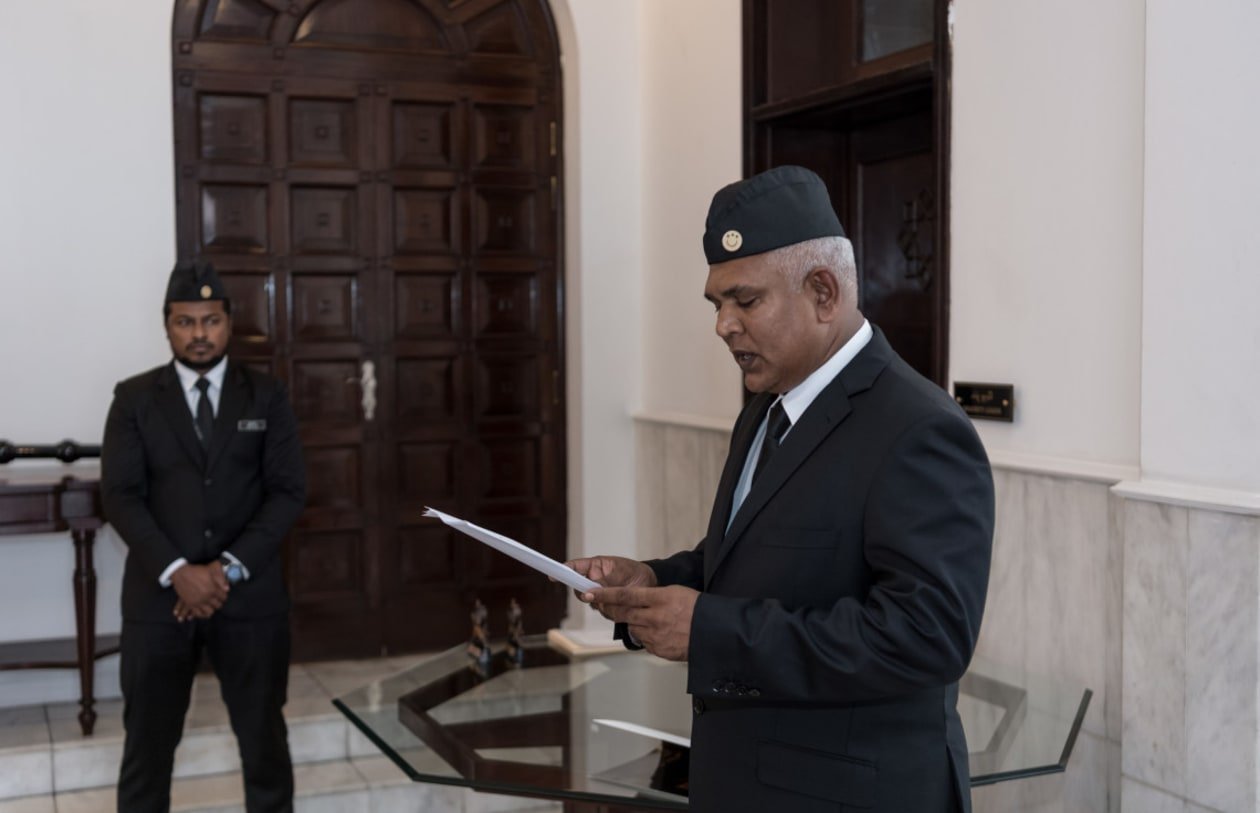 ދޮޅު އަހަރަށް ފަހު ސާޖެންޓް އެޓް އާމްސް މަގާމުން ވަކިކޮށްފި