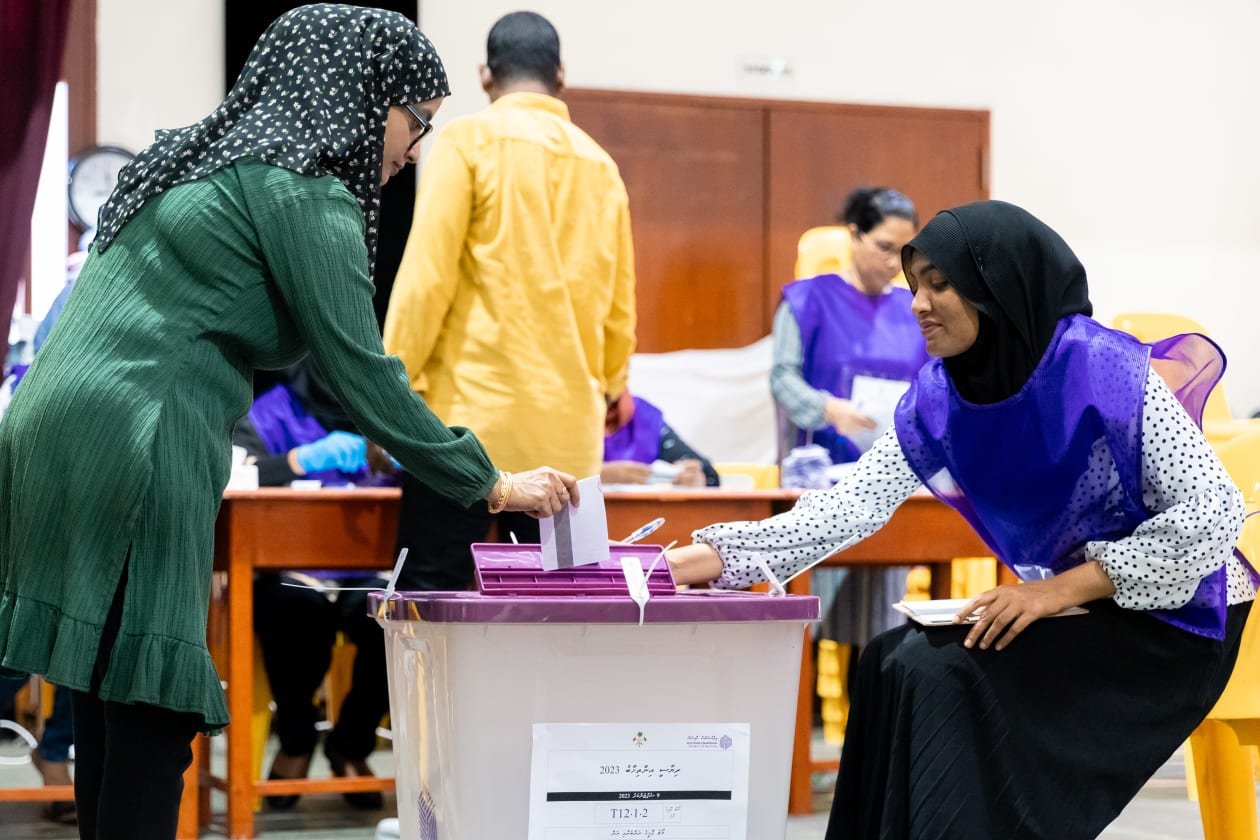 63 ޕަސެންޓު މީހުން ވޯޓު ލައިފި