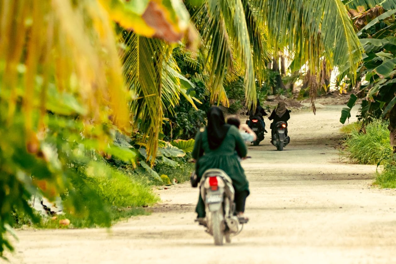 އެއް އަންހެނެއްގެ ތިން ފިރިން، ނަސަބު އޮޅުމުގެ ބިރު އެބައޮތް