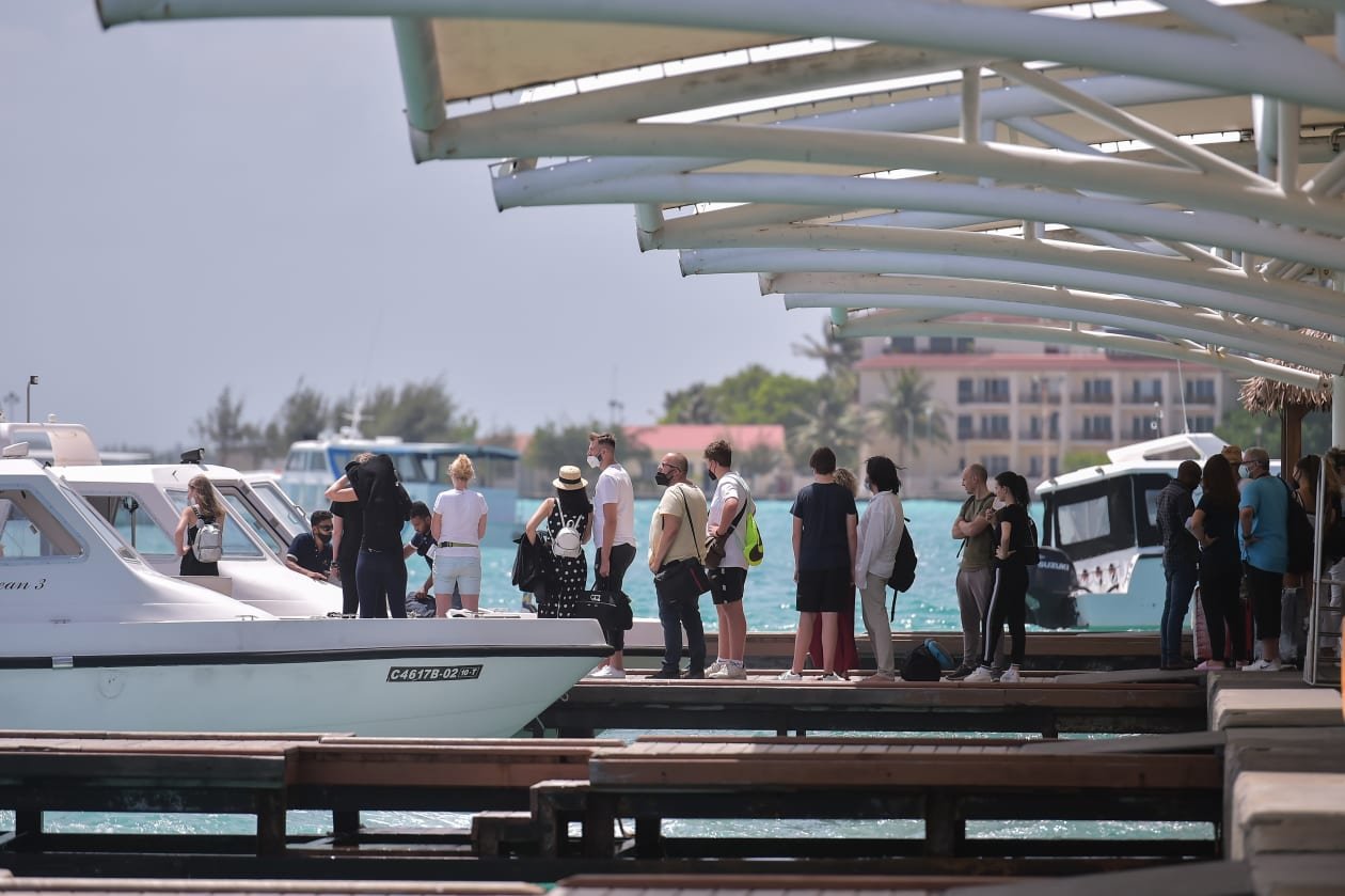 މި އަހަރު ރާއްޖެ އައި ފަތުރުވެރިންގެ އަދަދު 900،000 އިން މައްޗަށް