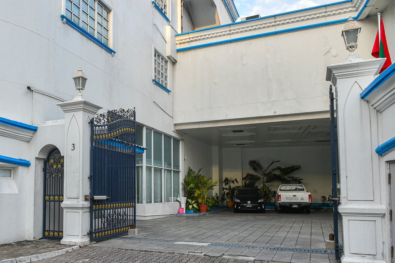 ހައިކޯޓްގެ ފަނޑިޔާރުކަމަށް ދެބޭފުޅަކު ކުރިމަތިލައްވައިފި