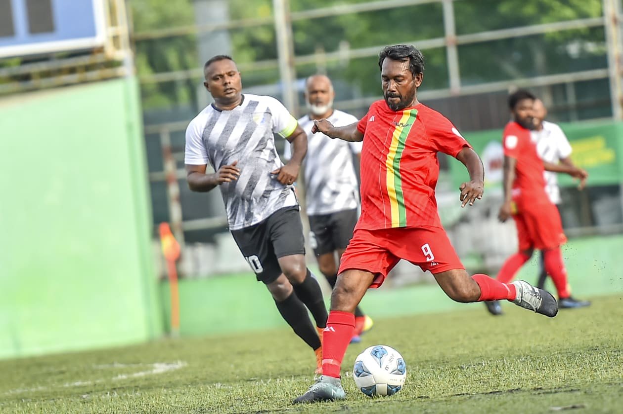 ސިފައިން ބަލިކޮށް ދަ ގްރާންޑޭ އަށް ފުރަތަމަ މޮޅު