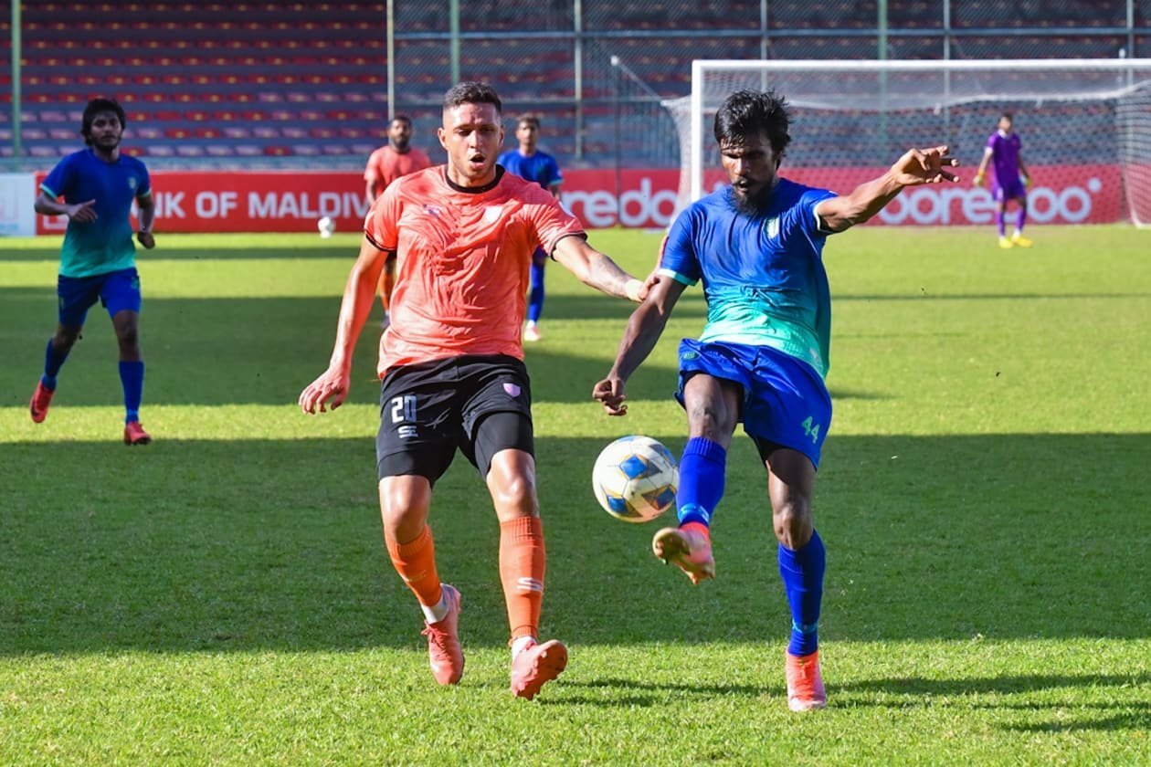 ޕެނަލްޓީގައި އީގަލްސް ބަލިކޮށް ސަސް ސެމީ އަށް