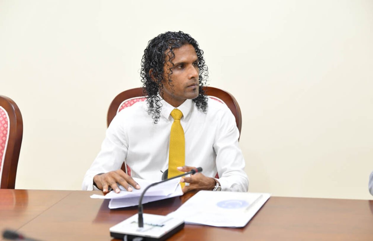 ކޮބާ ހިސާބު ދިމާވިތަ؟ ޔައުގޫބް މިހުރީ އެކައުންޓިން ކިޔަވައިދޭން
