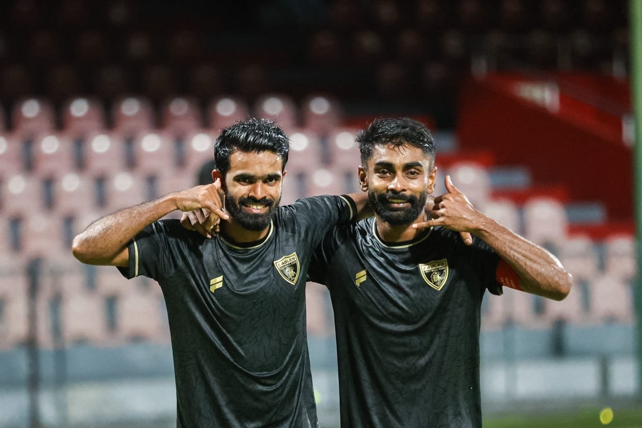 އީގަލްސް އިން ފަހަތުން އަރައި ބުރު ބަލިކޮށްފި