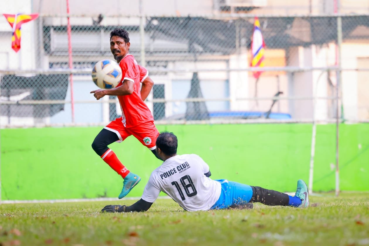 ރޮނާގެ ދެ ގޯލާ އެކު ހުރާ ފެށީ މޮޅަކުން