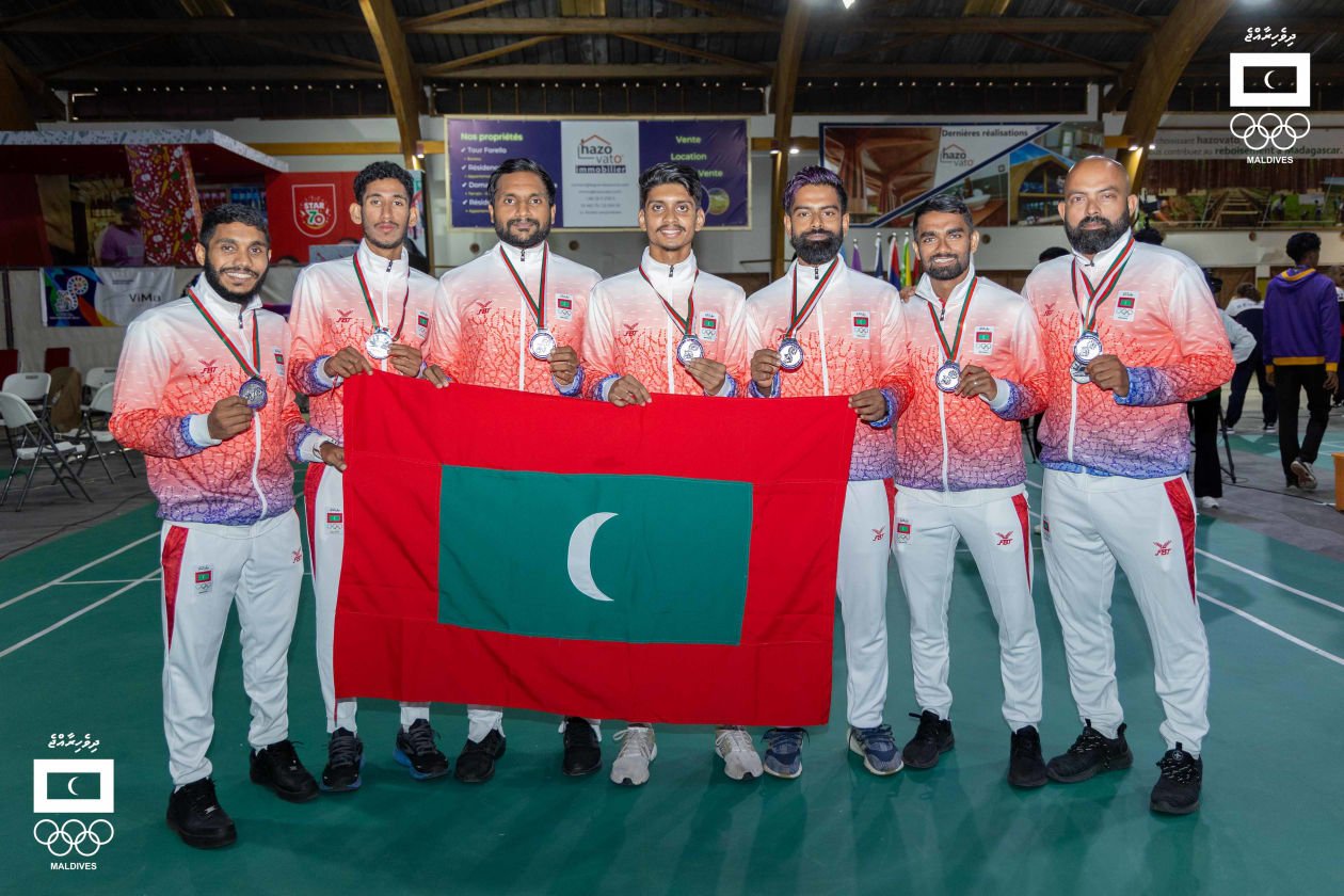 ފިރިހެން ބެޑްމިންޓަން ޓީމަށް ރިހި މެޑަލް