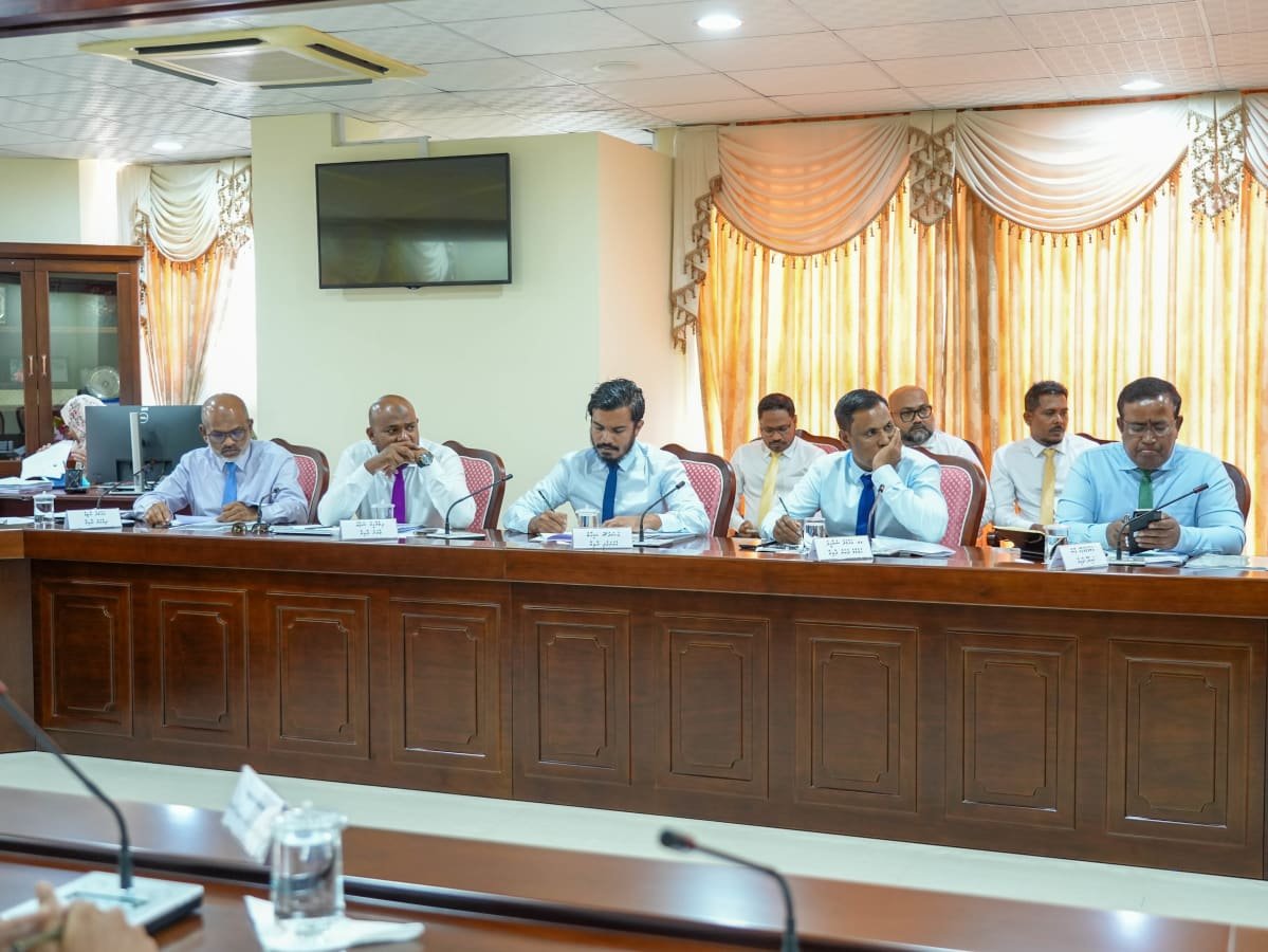 ކޮރަޕްޝަންގެ ތުހުމަތުވާ ސްޓާފުން ކުންފުނިން ވަކިކުރަން ލަފާ ދެނީ