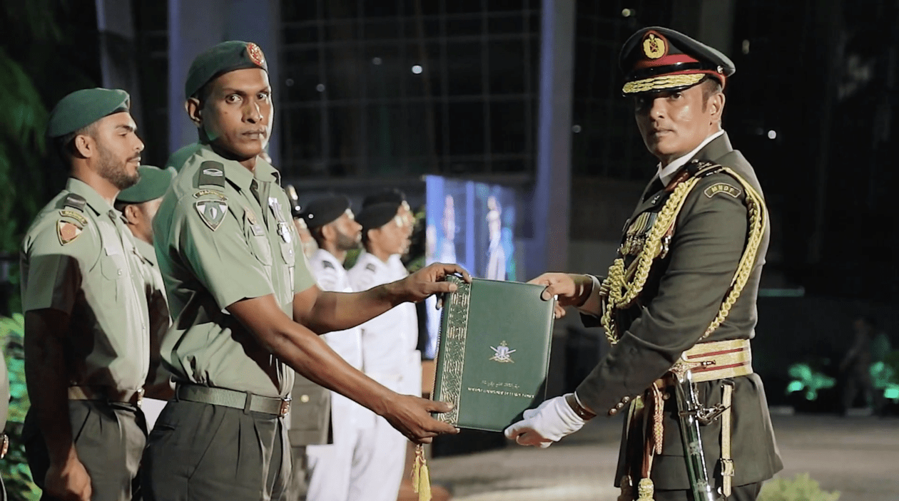 ނަޝީދުގެ ބޮޑީގާޑުންގެ ހިތްވަރު ފާހަގަކޮށް ޝަރަފުގެ ކުލަ ދީފި