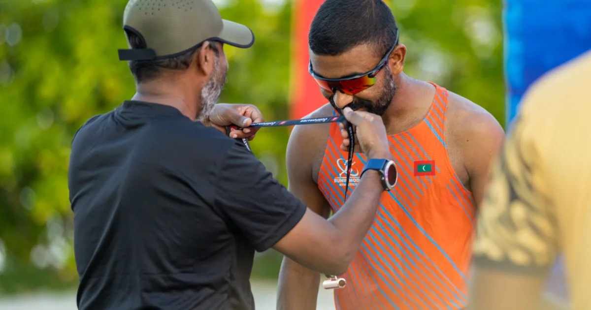 ބީއެމްއެލް ވީރަން - ކޯޕަރޭޓްސް ދުވުމުގެ ވަނަވަނައަށް ދިޔަ ފަރާތްތަކަށް މެޑެލް އާއި އިނާމު ހަވާލުކުރަނީ -- ފޮޓޯ: މުހައްމަދު ޝަހުޒާން / އަދަދު